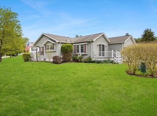 5604 Oak Point Dr, Middleboro, MA 02346