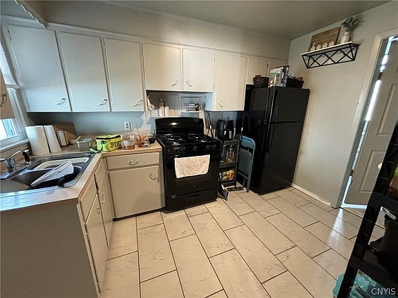 3rd image of 305 Hartson St