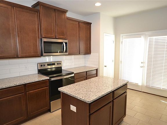 4th image of 321 La Escalera Dr