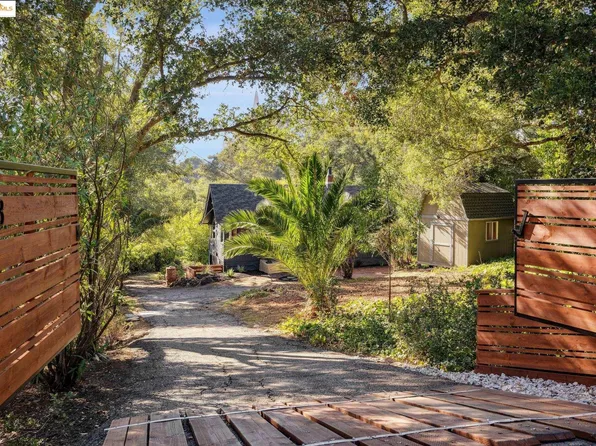 3073 Monterey Blvd, Oakland, CA 94602