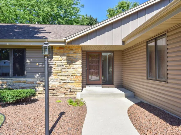 4585 South Delphine DRIVE, New Berlin, WI 53151