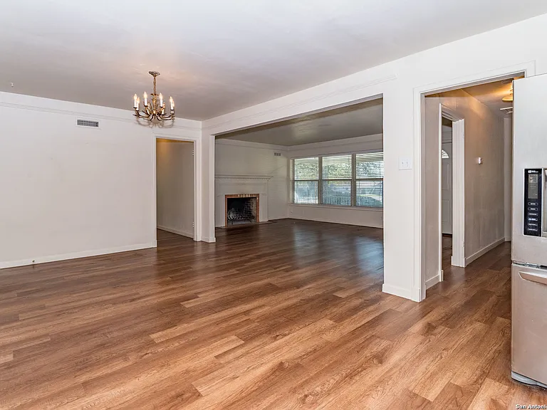 339 E Nottingham Dr — Photo 7