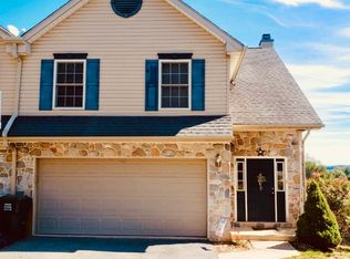 7331 W Hillcrest Ln, Slatington, PA 18080