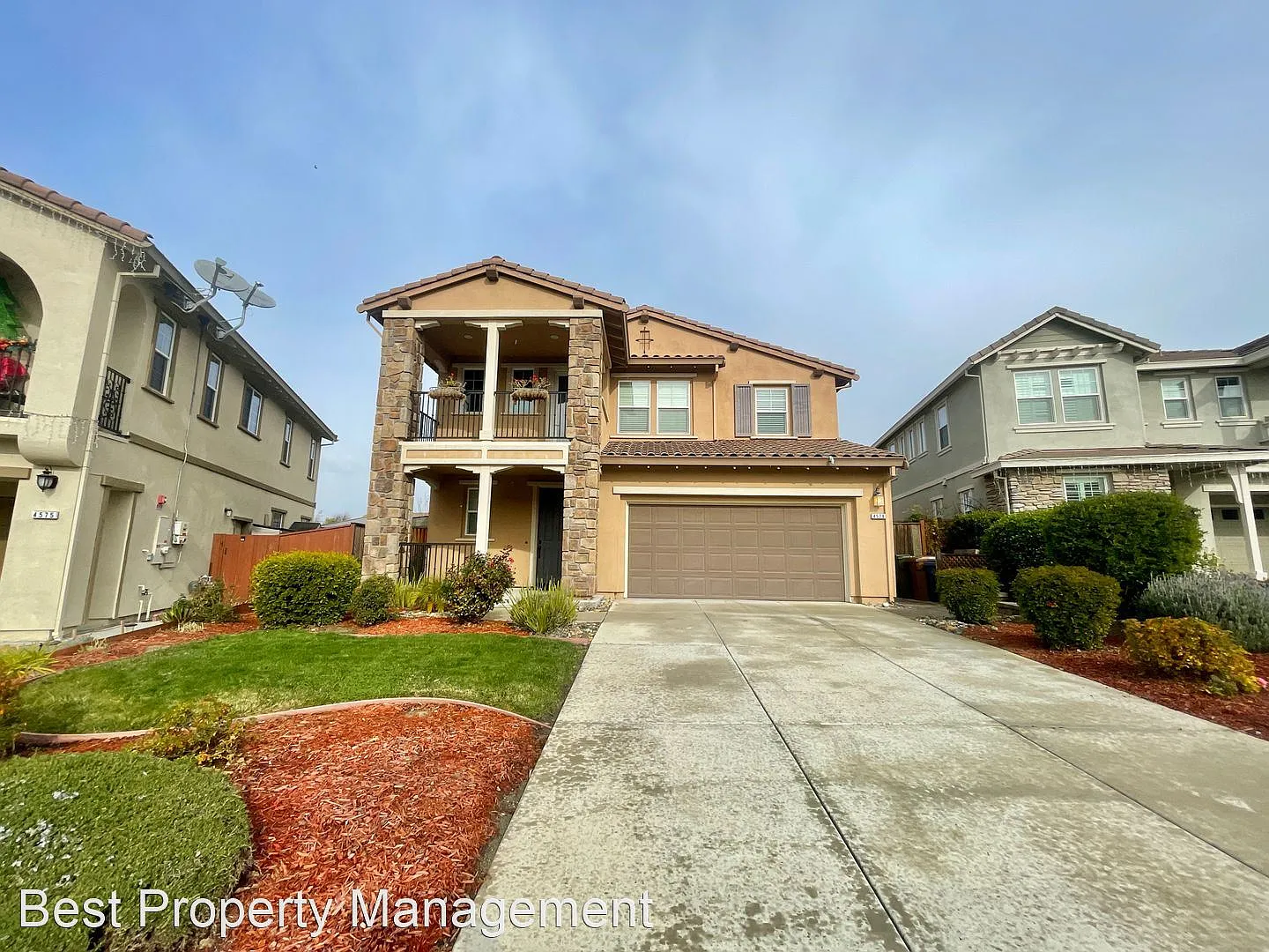 4579 Donegal Way photo 1