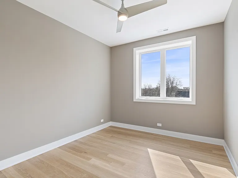4861 N Hermitage Ave — Photo 20