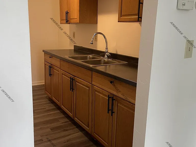 2924 Woodway Ave — Photo 3
