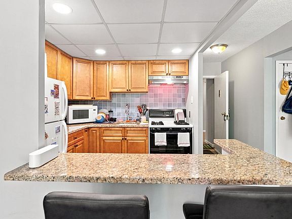 4th image of 801 Yale Ave APT 101