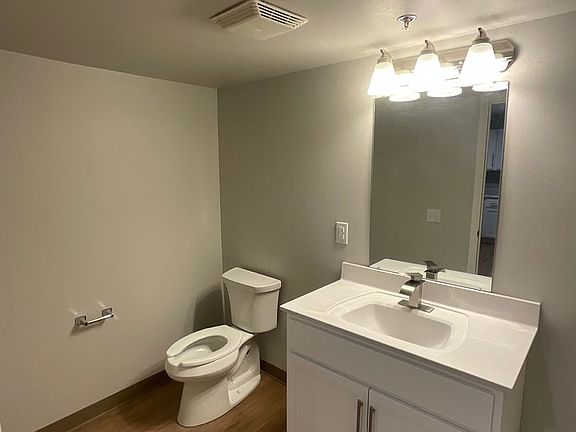 3rd image of 1038 Fond Du Lac Ave #103