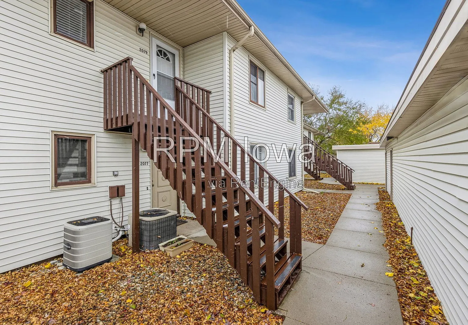 2 bed, 1.0 bath, 888 sqft, $1,145 — Photo 1