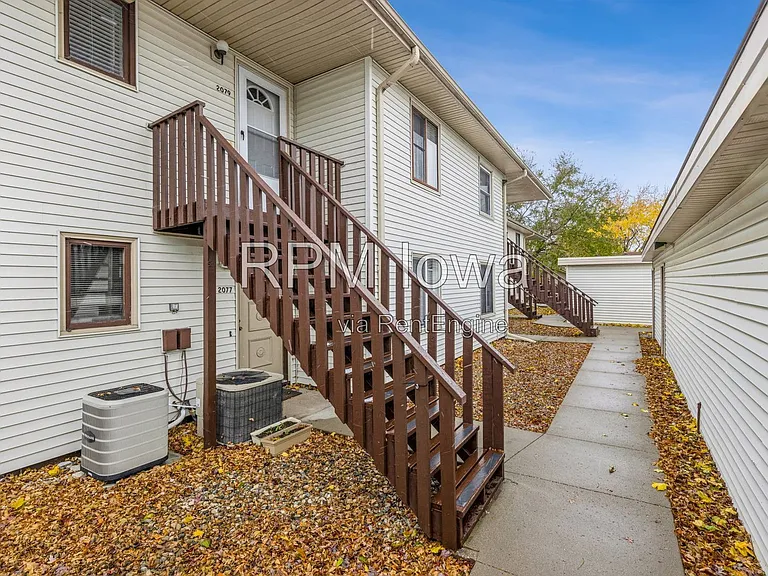 2079 NW Hickory Ln — Photo 1