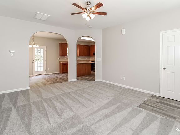5th image of 410 Mourning Dove Ct