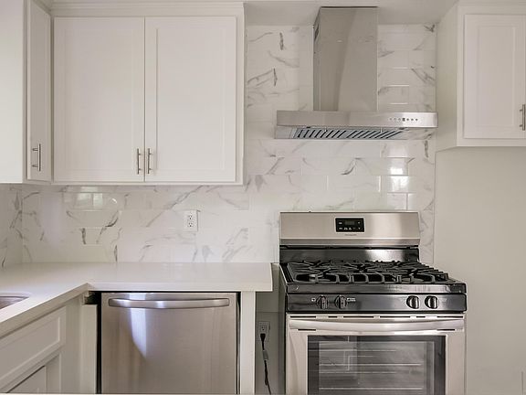 3rd image of 1823 Malcolm Ave #5