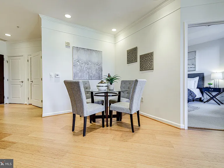 444 W Broad St #523 — Photo 11