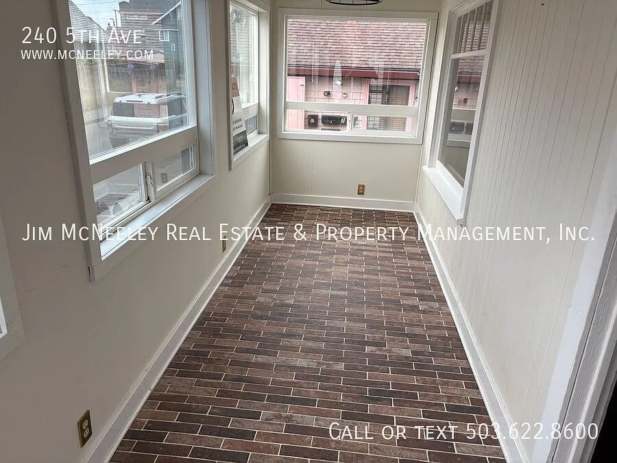 Charming 3-Bedroom Home/ 2.5-bath One Block from the Beach — Photo 3