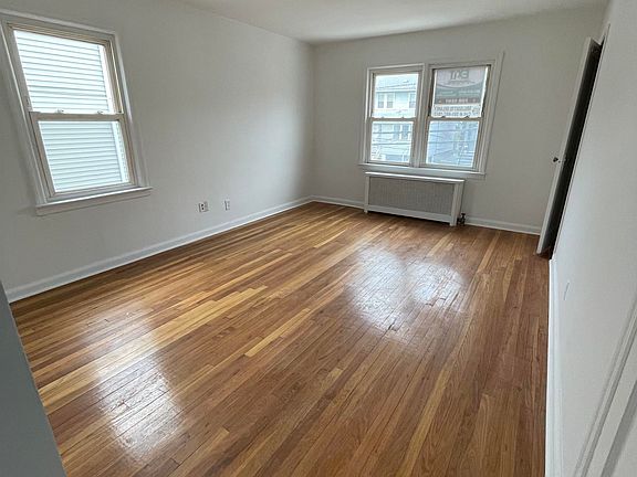 3rd image of 18 Kelly Pkwy