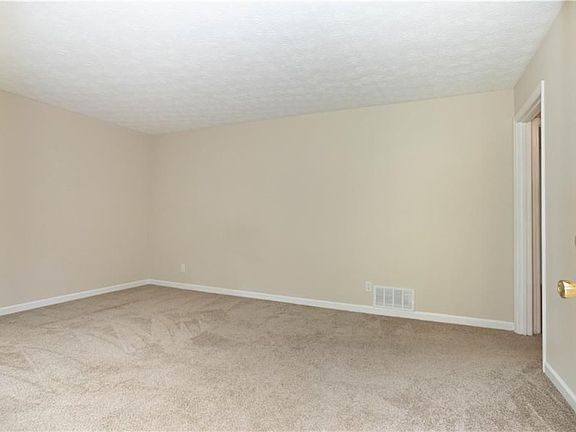 3rd image of 570 Jefferson Ave