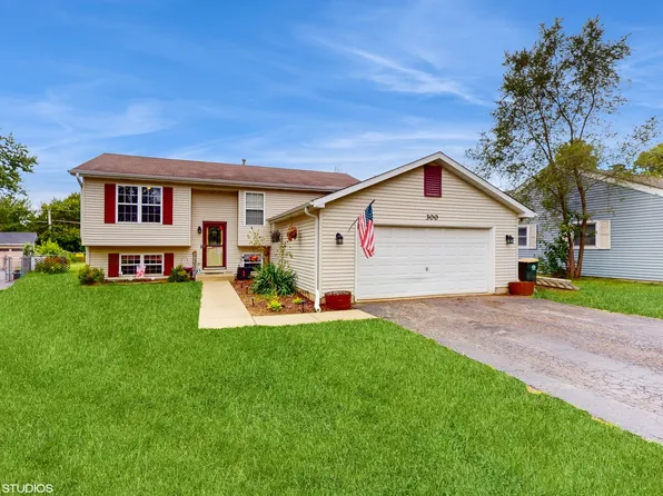 300 Oakwood Dr, Antioch, IL 60002