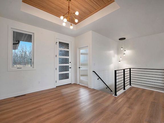 4th image of 3785 Beachmont Rd