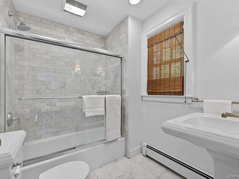 490 Duck Pond Rd — Photo 17