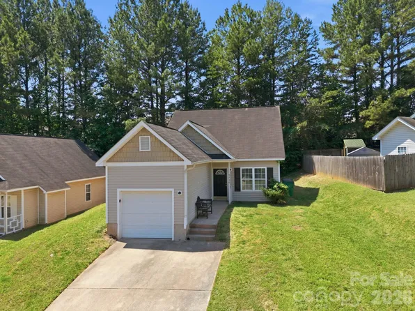 6330 Derryfield Dr, Charlotte, NC 28213