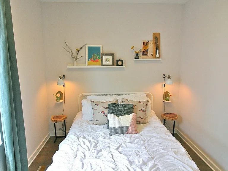1029 Chester Ave — Photo 14