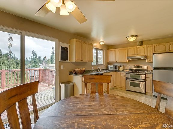 5th image of 2702 167th Ave NE