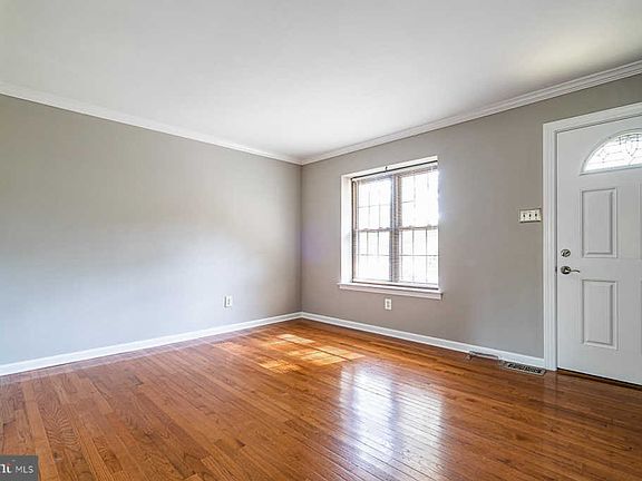 5th image of 207 McKean Ct