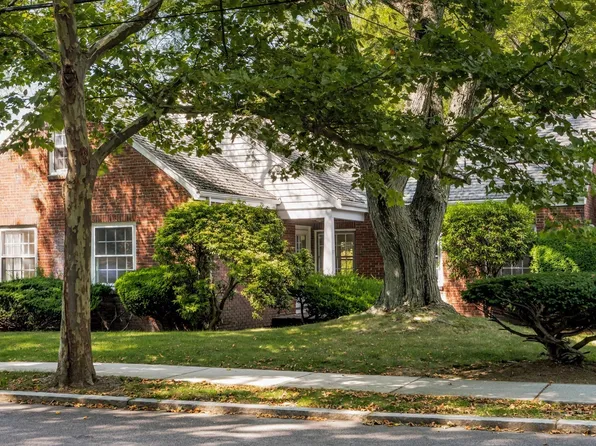 77 Jordan Rd, Brookline, MA 02446
