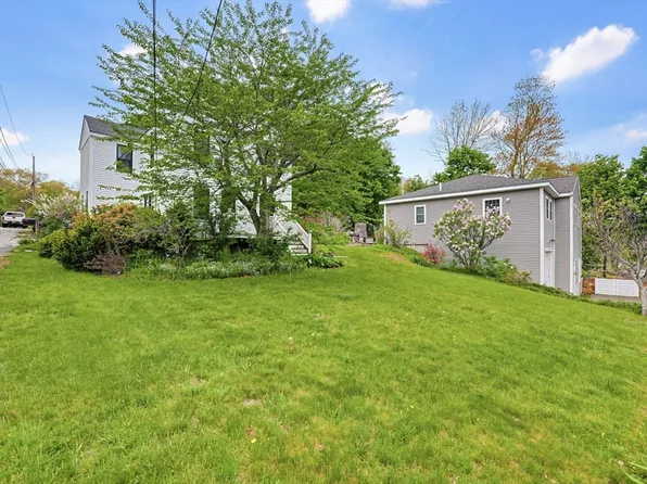 211 Mendon St, Hopedale, MA 01747