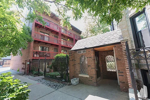 803 W Oakdale Ave #2 Photo 1