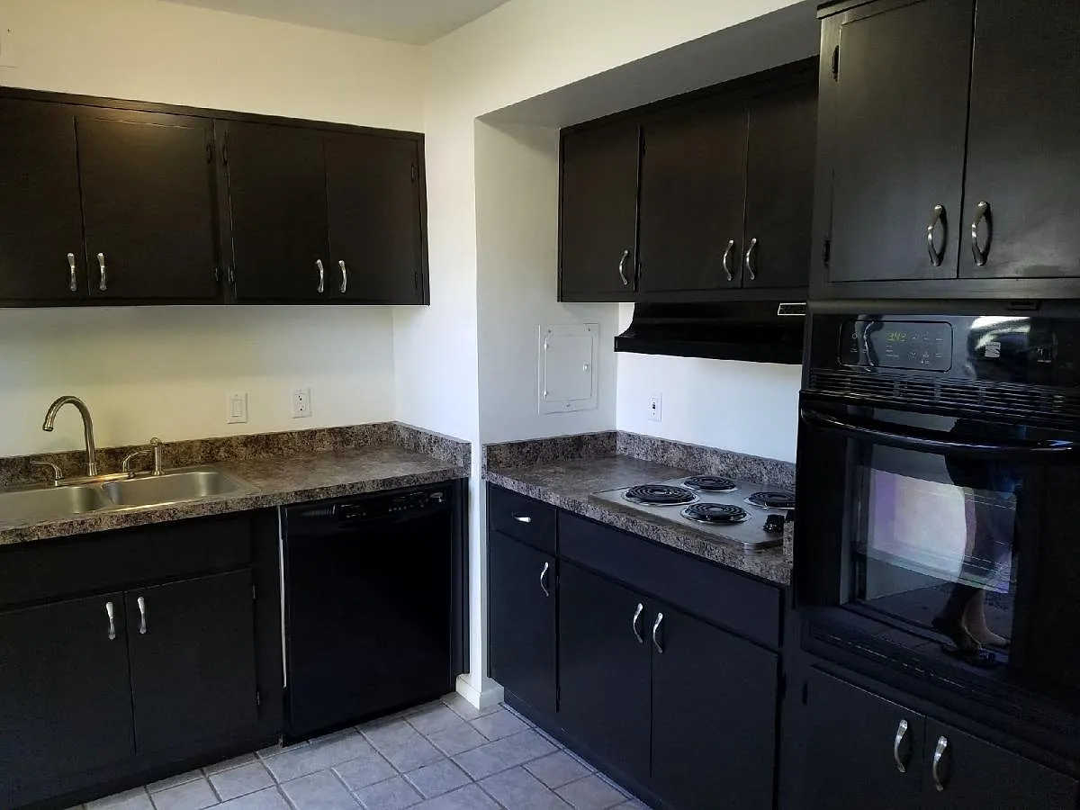 1 bed, 1100 sqft, $1,095 — Photo 2