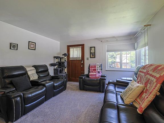 3rd image of 1 Howard Rd