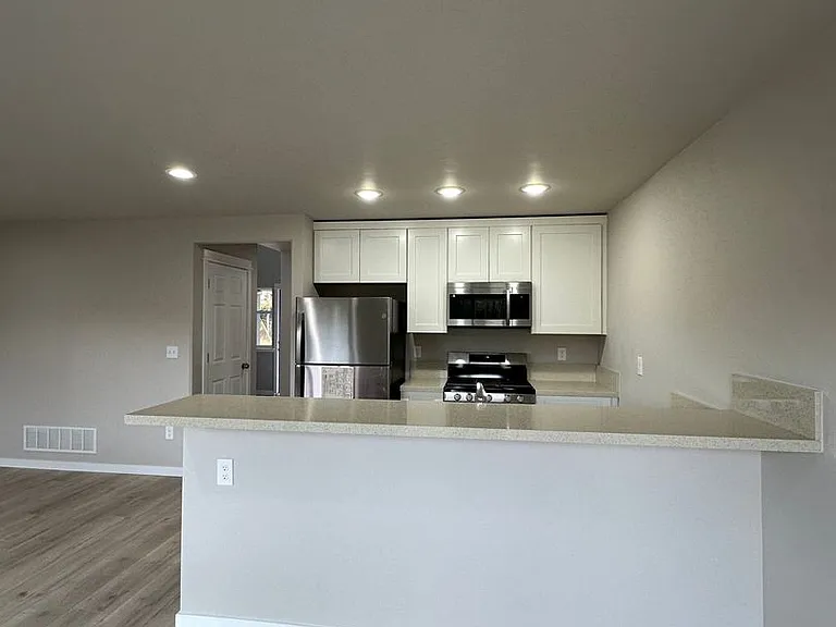2251 W Ridgewood Dr — Photo 4