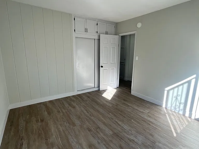 2622 S Manhattan Pl — Photo 4
