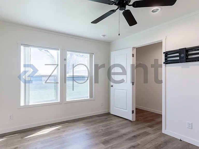 23143 Lowe Rd E — Photo 20