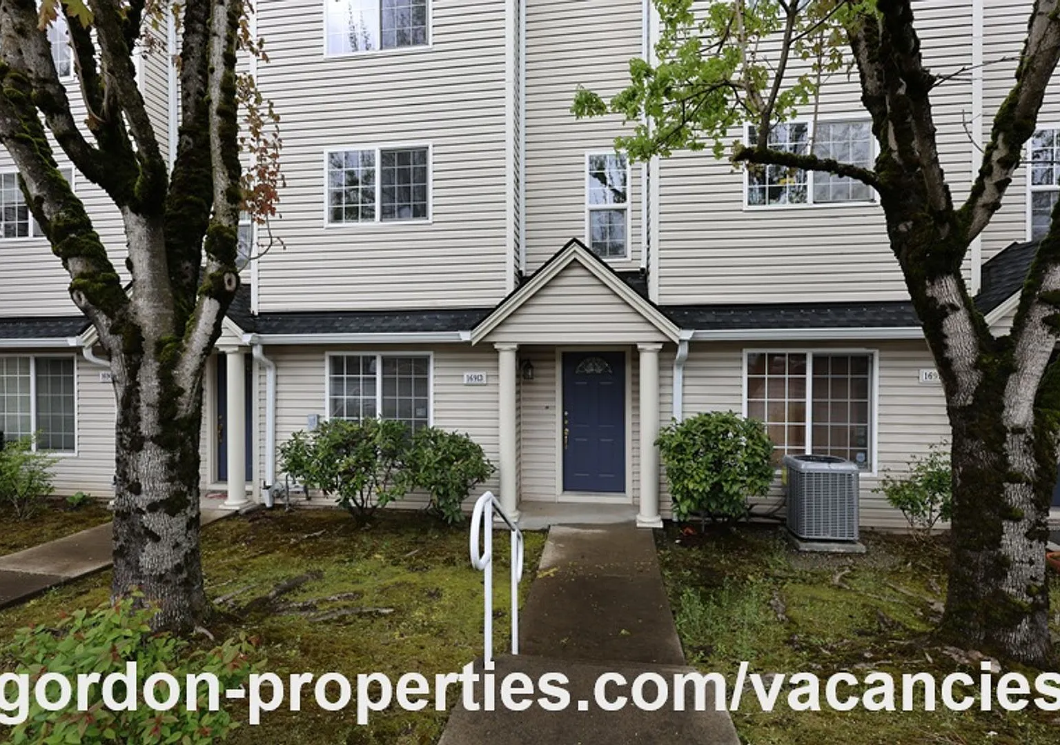 Ne Halsey St - August Special Gresham 2 Bedroom Townhouse With Den/Office — Photo 1