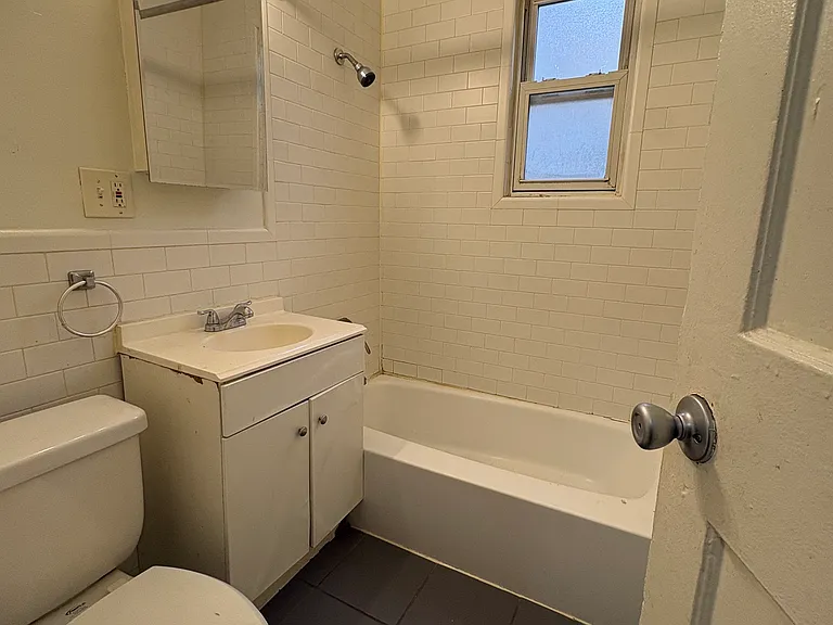 350 Danforth Ave #2 — Photo 6