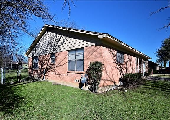 5th image of 205 N Normandale St