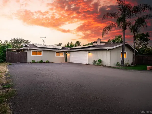 1077 Beaumont Cir, Vista, CA 92084