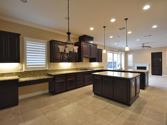 5th image of 5589 Avellina Dr