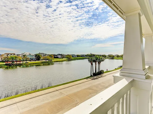 4 Compass Cir, Galveston, TX 77554