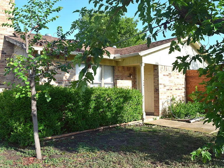 1806 Family Cir — Photo 10