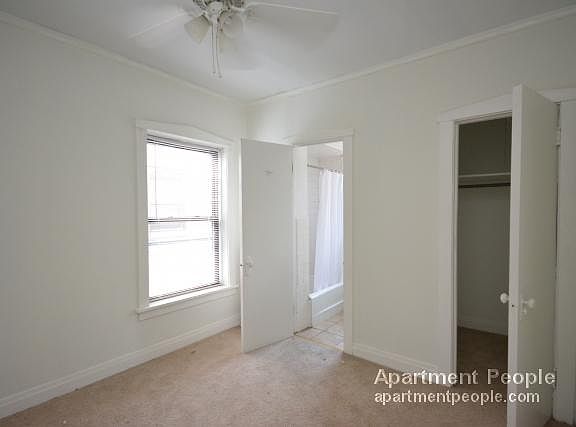 3rd image of 440 W Diversey Pkwy APT 3B