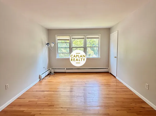 95 Oak Ridge Dr, New Haven, CT