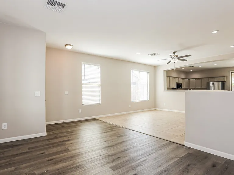 40994 N Vine Ave — Photo 3
