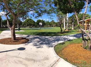 903 NE 24th Ave #90, Hallandale, FL 33009