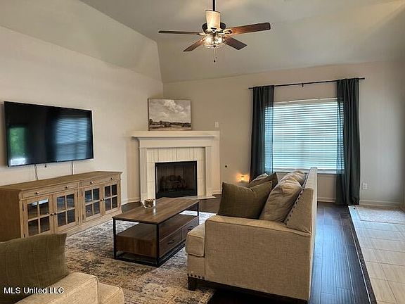 2nd image of 1605 Miskelly Dr