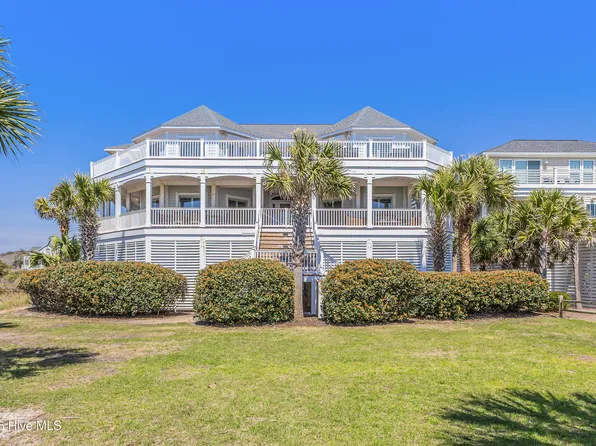 121 SE 67th Street, Oak Island, NC 28465