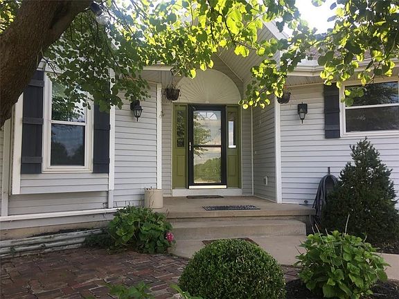 3rd image of 20 SE Delaney Dr