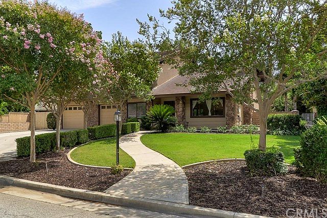 1st image of 1646 Camelot Dr
